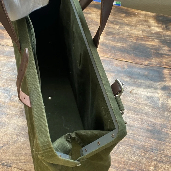 Line of Trade weekender bag olive green canvas w/ brown leather & nylon straps - Picture 8 of 16